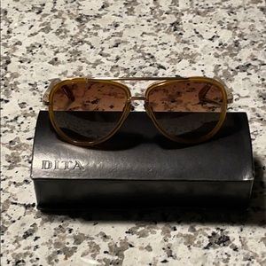 DITA Mach-Two Gold/Gold titanium.